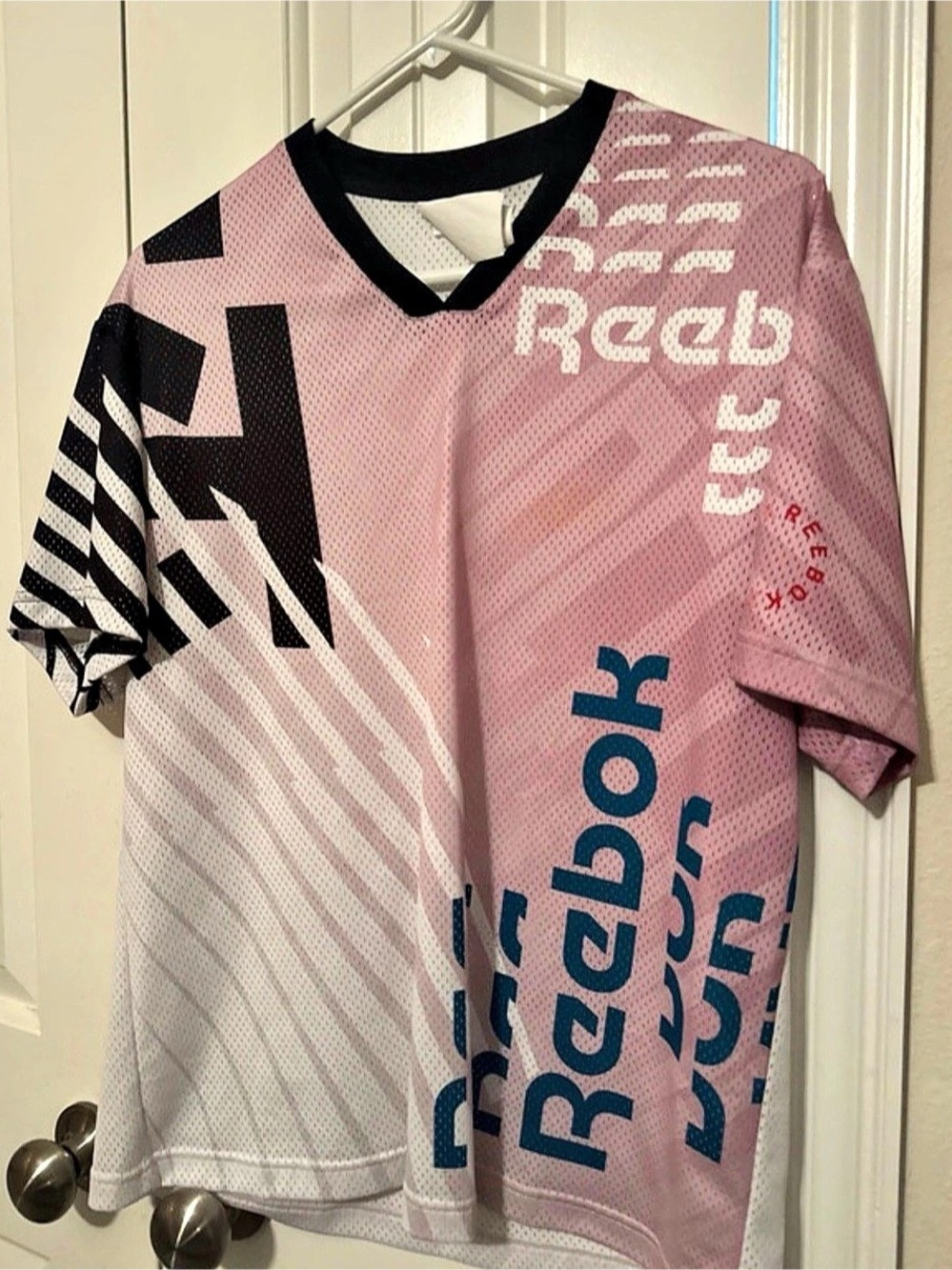 Reebok Mesh Graphic Jersey – Pink, White & Black – V-Neck – Size Large – Worn On